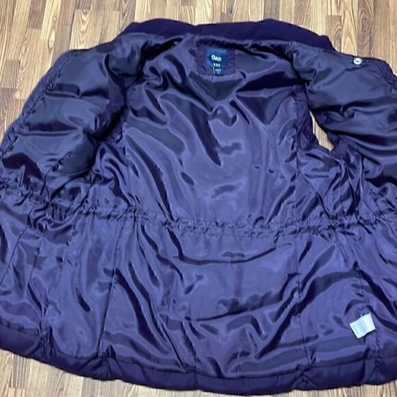Gap woman’s dark purple puffer vest. Size XS. - Picture 3 of 8